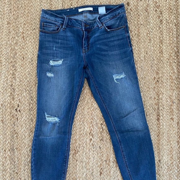 Cropped Distressed Jeans - Picture 2 of 3